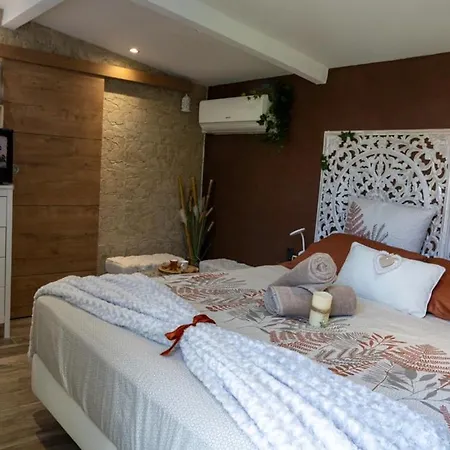 Bed & Breakfast Cle Pour Deux - Romantique Avec Patio & Privatifs Cuges-les-Pins