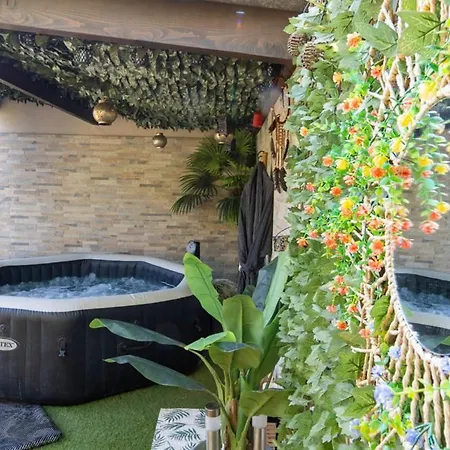 Cle Pour Deux - Romantique Avec Patio & Privatifs Bed & Breakfast *