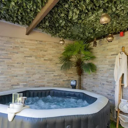 Bed & Breakfast Cle Pour Deux - Romantique Avec Patio & Privatifs