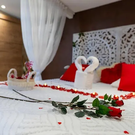 Cle Pour Deux - Romantique Avec Patio & Privatifs Bed & Breakfast Cuges-les-Pins